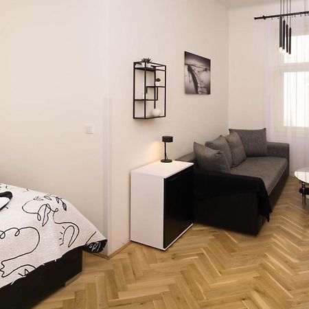 Black & White Apartment Prague By Wenceslas Square And Muzeum 외부 사진