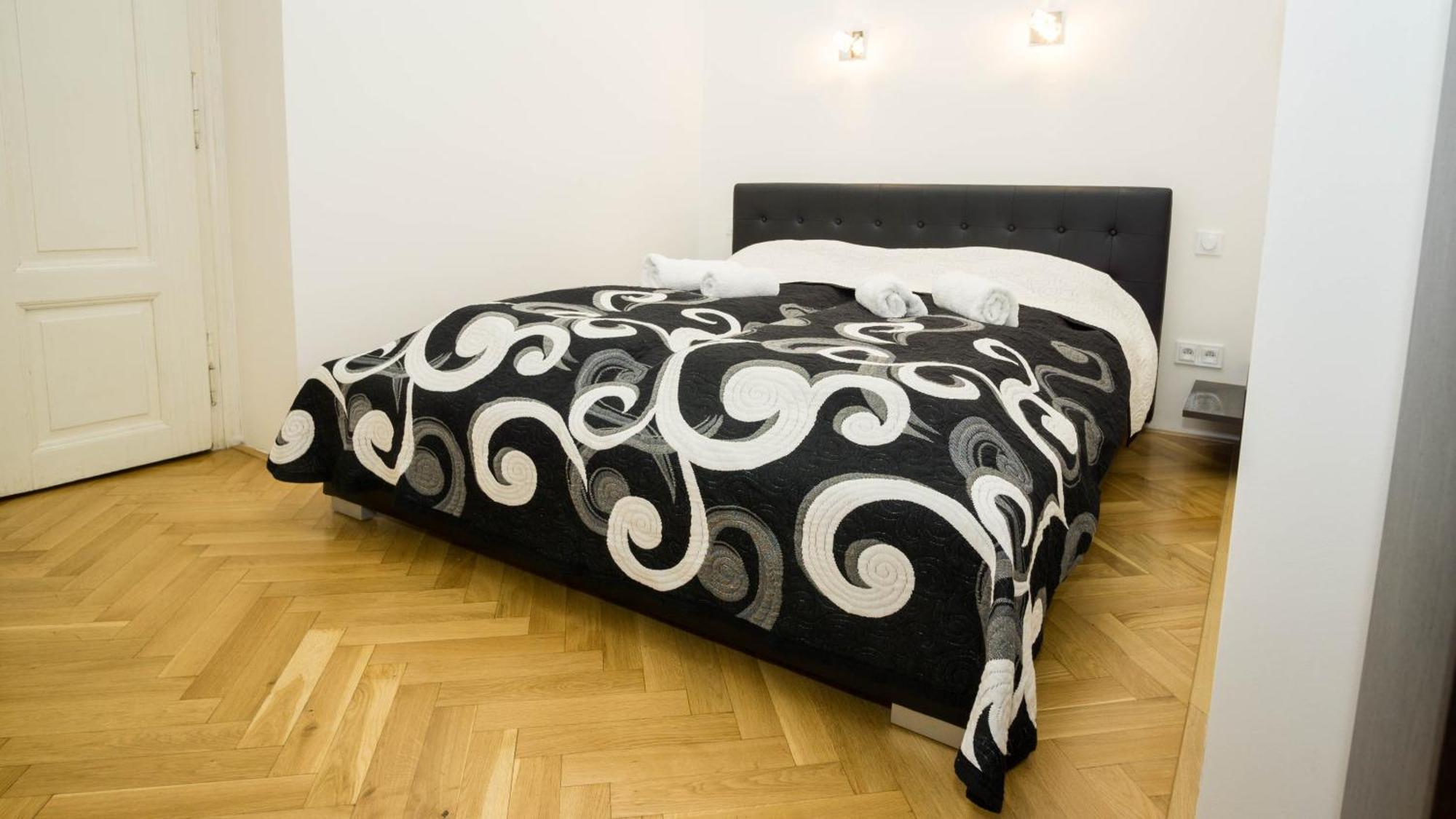 Black & White Apartment Prague By Wenceslas Square And Muzeum 외부 사진