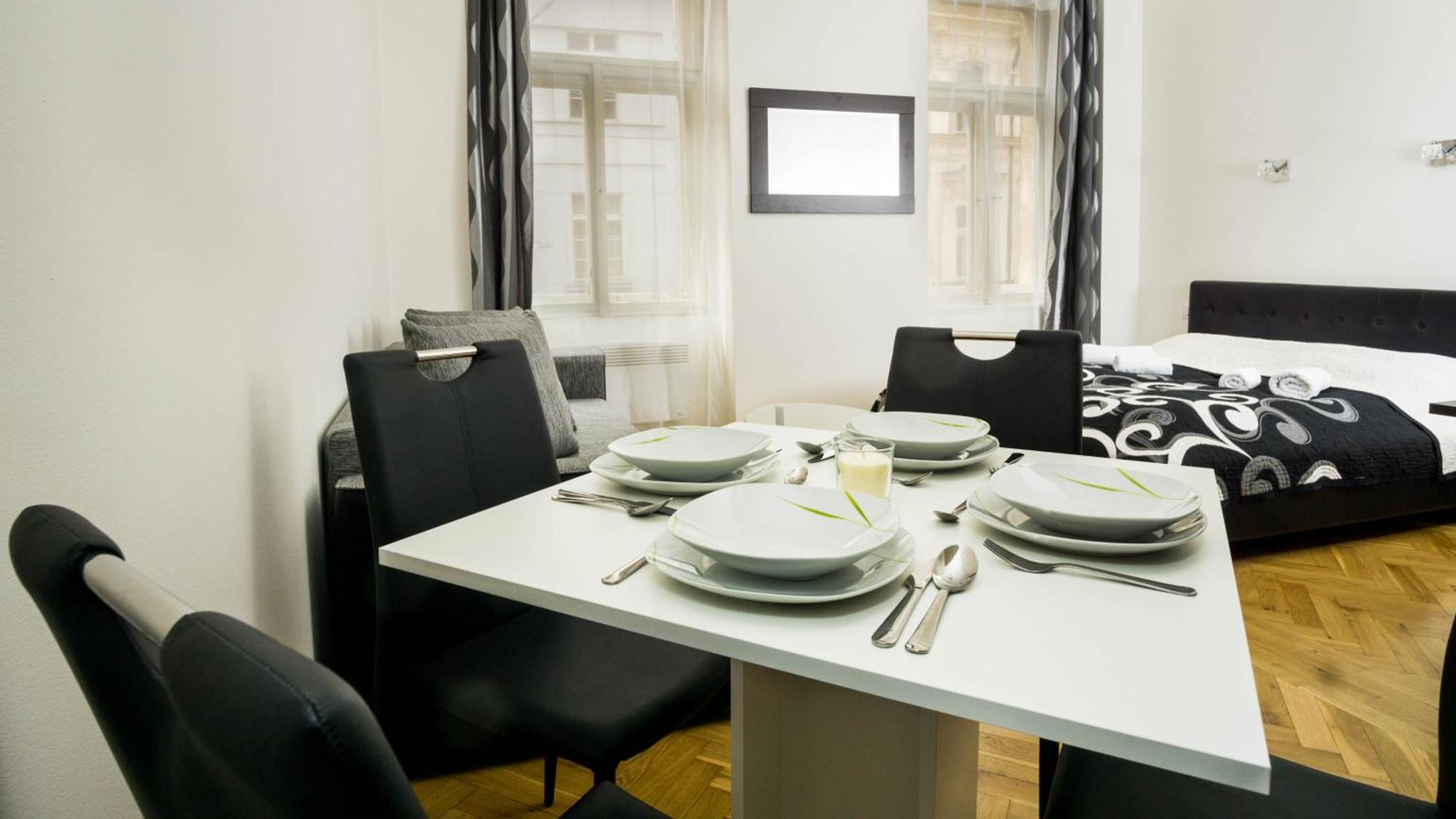Black & White Apartment Prague By Wenceslas Square And Muzeum 객실 사진
