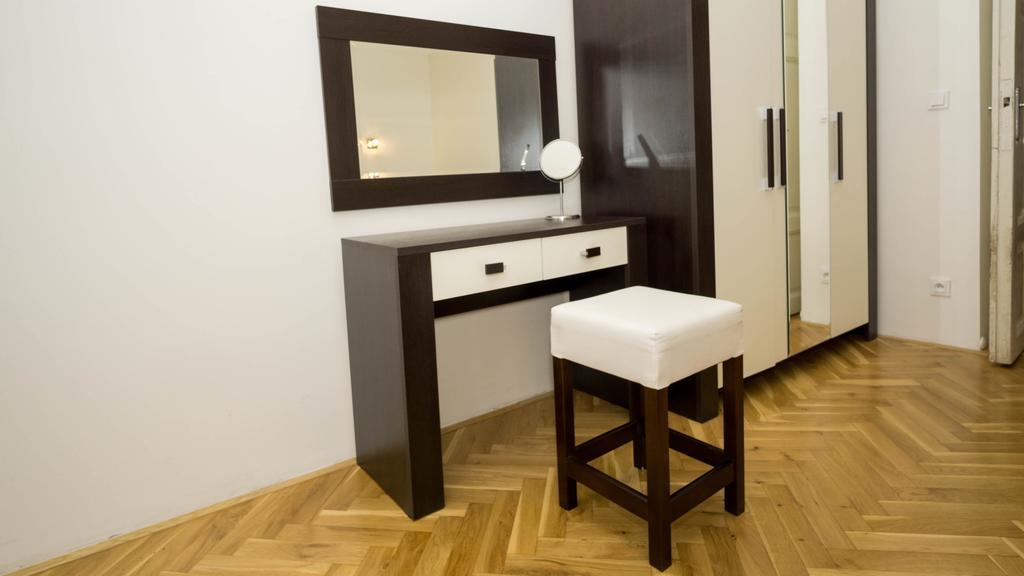 Black & White Apartment Prague By Wenceslas Square And Muzeum 외부 사진