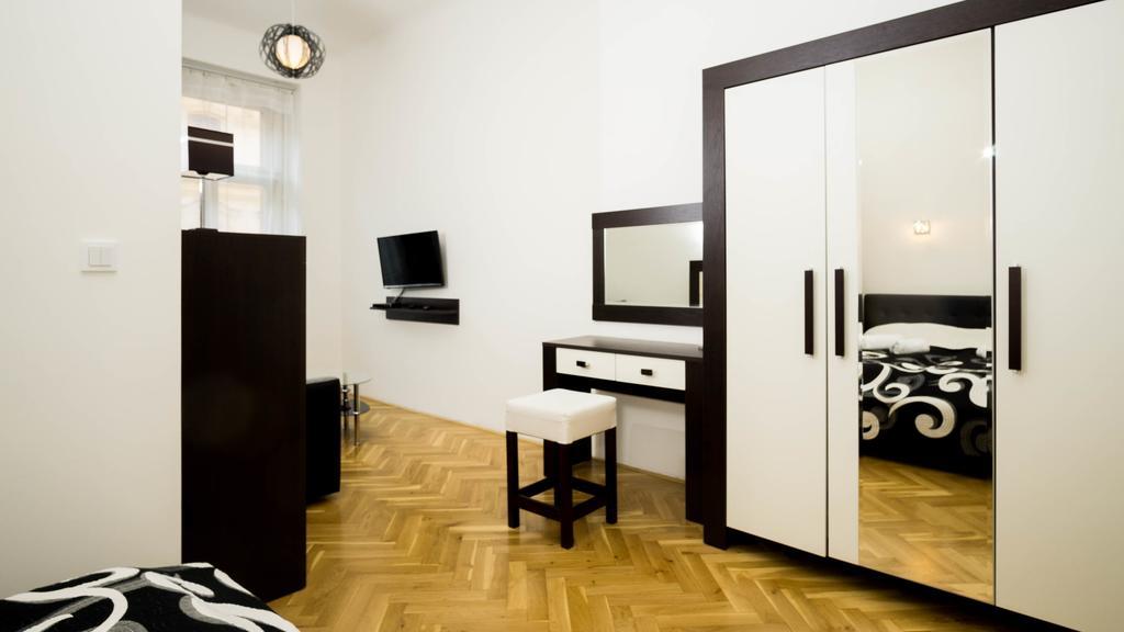 Black & White Apartment Prague By Wenceslas Square And Muzeum 외부 사진