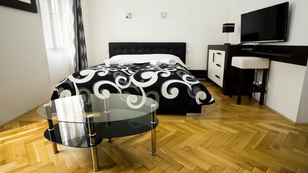 Black & White Apartment Prague By Wenceslas Square And Muzeum 외부 사진