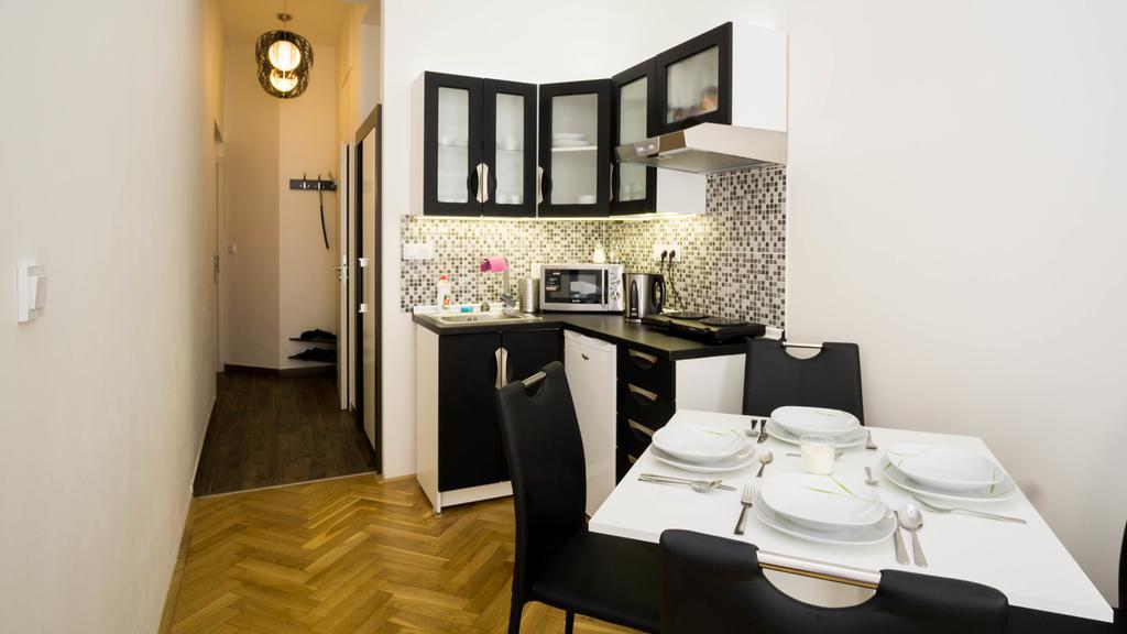 Black & White Apartment Prague By Wenceslas Square And Muzeum 외부 사진